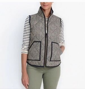 41Hawthorn or J.Crew quilted herringbone puffer vest in black and white. 